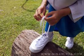 Terkadang, ikatan sepatu telah dirancang sedemikian rupa oleh pabrik sepatu tersebut. Kasut Sekolah Hitam Ke Putih Pallas Terbaik