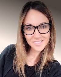 Amanda Decker's Instagram, Twitter & Facebook