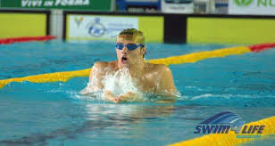 Specializzato nel dorso e nei misti, ha ottenuto buoni risultati anche nello stile libero, è l'attuale primatista italiano nei 200 misti in vasca corta. Nuoto Thomas Ceccon Rinuncia Alla Finale Dei 200 Misti Agli Assoluti Swim4life Magazine