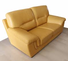 Outletarreda propone un'ampia personalizzazione grazie a numerosi rivestimenti personalizzabili in pelle, tessuto od ecopelle. Divano 2 Posti Stile Classico In Pelle Paternoster Home