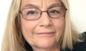 Liz Hall's Instagram, Twitter & Facebook