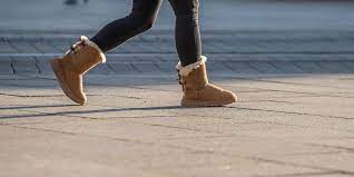 You need to be careful when you wash ugg boots, so here we will share top tips for how to clean ugg boots and slippers, to keep them looking as good as new all year round. How To Clean Ugg Boots Guide To Cleaning Uggs