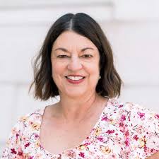 Donna Underhill's Instagram, Twitter & Facebook