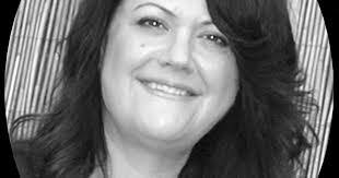 Merle Downs's Instagram, Twitter & Facebook