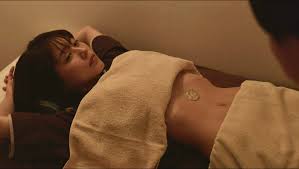 SUZ on X: WOWOWドラマ『有村架純の撮休』 是枝監督の第3話『人間ドック』は、有村架純が人間ドックで、有村架純が有村架純になる前の元カレ(エコーの検査士)と出会う話。  元カレがお腹にジェル(？)塗って検査するシーンのまぁエロいこと。想像力を掻き立てることこそが ...