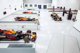 Zu den bekanntesten und erfolgreichsten rennteams zählen ferrari. Red Bull F1 L Usine De Milton Keynes En Images