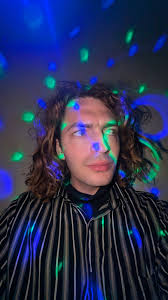 Hi everybody :) I'm a 21 yo Italian guy, moved to Bern for work, I know  Italian and English but would like to learn German or Swiss-German. Let me  know if you