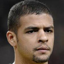 Felipe melo · türkischer meister · türkischer pokalsieger · türkischer superpokalsieger · brasilianischer meister · brasilianischer pokalsieger . Felipe Melo Age Family Bio Famous Birthdays