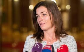 Édesapja varga lászló, volt iii/ii. Nepszava Varga Judit Valik