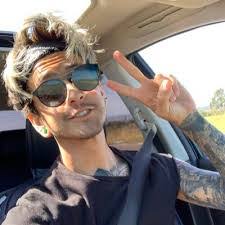 Johnny Alexander's Instagram, Twitter & Facebook