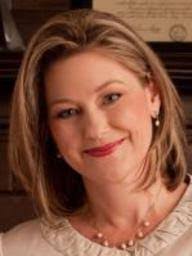 Suzanne Pratt's Instagram, Twitter & Facebook