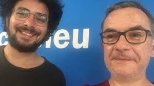 L'artiste Sam Stoner en session live.