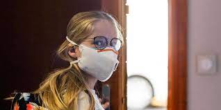 Le masque ffp2 ou masque bec de canard ffp2 assure une excellente protection filtrante contre les risques d'inhalation d'agents infectieux transmissibles par voie aérienne (gouttelettes ou de particules en suspension dans l'air) comme les virus ou les bactéries, notamment le coronavirus. Deconfinement Le Port Du Masque Obligatoire Au College Et Au Lycee Le Point