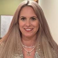 Amanda Raymer's Instagram, Twitter & Facebook