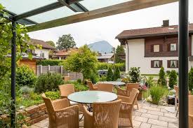 Wer einen garten oder eine terrasse besitzt, kann sich glücklich schätzen. Dreierlei Terrassengestaltung Klassisch Modern Mediterran Haas Blog