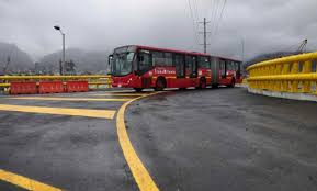 Transmilenio is a bus rapid transit brt system that serves bogot the capital of colombia the system opened to the public in december 2000 covering av c. Reporte Transmilenio Estaciones Y Noticias 10 De Mayo