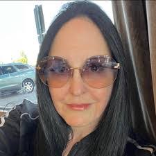 Janet Broadwater's Instagram, Twitter & Facebook