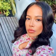 Stephanie Cushman's Instagram, Twitter & Facebook