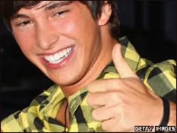 Brasileiro 'que acha ser gay' é astro de BB britânico