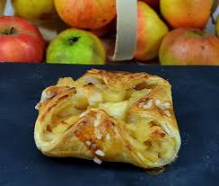 Chausson Aux Pommes Caramelise Au Beurre Sale En 2020 Pommes Caramelisees Chaussons Aux Pommes Pomme
