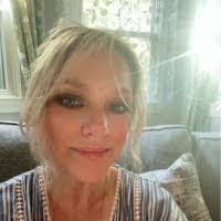 Carrie Ryter's Instagram, Twitter & Facebook