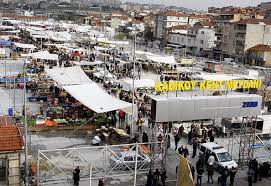 Tarihi salıpazarı yenileme bitene kadar ise üsküdar medeniyet üniversitesi bahçesinde kurulacak. Istanbullulardan Yeni Sali Pazari Na Yogun Ilgi