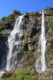 Uno spettacolo pazzesco se poi aggiungete che il cielo era limpido e tappezzato di stelle. Category Monumento Naturale Delle Cascate Dell Acqua Fraggia Wikimedia Commons