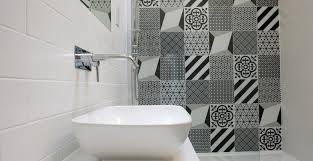 La baignoire îlot apporte un style. 5 Idees De Carrelage Pour La Salle De Bains M6 Deco Fr