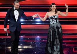 Dall'ufficio stampa rai un varietà di prima serata, arricchito dal calore e dalla forza dell'emotainment.⚡serena rossi conduce canzone segreta, da venerdì. Serena Rossi A Sanremo Lancia La Canzone Segreta Gli Ospiti Ansa It