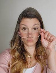 Alison Leigh's Instagram, Twitter & Facebook