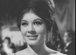 و كان اخر ظهور للفنانة صفاء ابو السعود مع زوجها الشيخ صالح كامل اثناء حضورهم عرض مسرحية سيرة الحب في العجوزة و كان معهم ابنائهم التي تم تداول بعض الصور لهم. ØµÙØ§Ø¡ Ø£Ø¨Ùˆ Ø§Ù„Ø³Ø¹ÙˆØ¯ Ø§Ù„ÙÙ†Ø§Ù†Ø© Ø´ÙˆÙŠÙƒØ§Ø± Ø¹Ù„Ø§Ù…Ø© Ù…Ù† Ø¹Ù„Ø§Ù…Ø§Øª Ø§Ù„ÙÙ† Ø§Ù„Ù…ØµØ±ÙŠ Ø¨ÙˆØ§Ø¨Ø© Ø§Ù„Ø´Ø±ÙˆÙ‚ Ù†Ø³Ø®Ø© Ø§Ù„Ù…ÙˆØ¨Ø§ÙŠÙ„