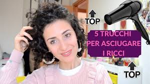 Seguiamo i consigli di tugman: 5 Trucchetti Per Asciugare I Capelli Ricci Senza Crespo Youtube