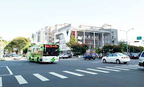 請社大學員夥伴加強健康管理，防疫工作不可懈怠~ 戴口罩 勤消毒 勤洗手 因應社區傳播風險升高，指揮中心5月11日至6月8日，提升疫情警戒至第二級。 (pencil)民眾出入公共場所、搭乘大眾運輸等務必配合相關防疫措施，共同嚴守社區防線。 L61fzo0rvrxozm