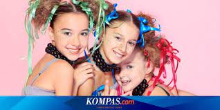 Mereka tinggal di rumah kayu dengan kebun kecil mengelilingi rumah. Mengapa Rambut Anak Tak Boleh Diwarnai