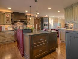 2 different colored kitchen cabinets