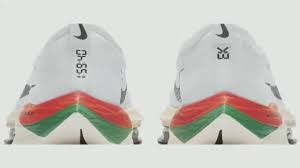 Relive the final, history making kilometre of the ineos 1:59 challenge that saw eliud kipchoge. Eliud Kipchoge Unveils Custom Made Nike Shoes For London Marathon Youtube