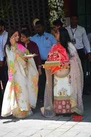 Mumbai Ganesh Chaturthi Celebrations Alvira Khan Agnihotri And Arpita Khan Sharma Gallery Desi Wedding Dresses Indian Designer Wear Indian Outfits