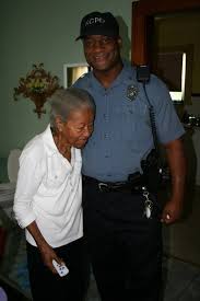 Officer Patrick Byrd Got Called To Assist 96 Year Old Helen Adams This Morning When Someone Saw Her Walking And App Small Acts Of Kindness Human Human Kindness