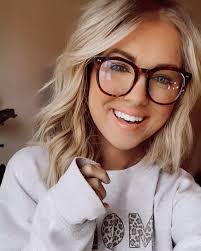 Katy Roach's Instagram, Twitter & Facebook