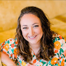 Nicole Faught's Instagram, Twitter & Facebook