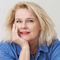 Laura Cummings's Instagram, Twitter & Facebook