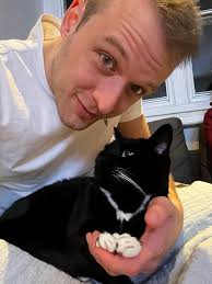 Hello r/TuxedoCats, let me introduce you to Paul : r/TuxedoCats