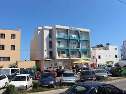 Hotel central, situat in km 0 al statiunii oferim sezlonguri + umbrela gratuite cel mai bun restaurant autoservire din statiune acceptam tichete de vacanta telef vila adriano 3 stele este situata pe plaja in statiunea eforie nord zona belona intre lac si mare, la 5 metri de mare. Vila Maria Din Eforie Nord