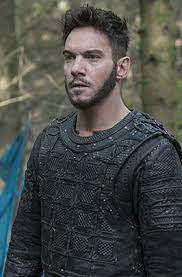 «estaba mirando los libros de historia y me encontré con estos obispos guerreros. Heahmund Vikings Wiki Fandom