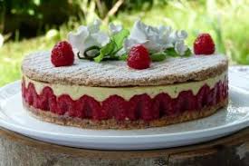 Framboisier Creme Au Beurre Legere A La Pistache Recette Framboisier Recette Dessert Gateaux Et Desserts