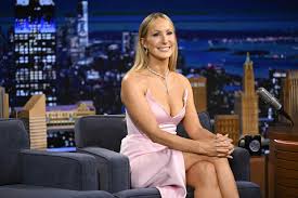 Nikki Glaser Laughs Off an Underwear Wardrobe Malfunction on Live TV With Cheeky Comment