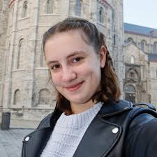 J'ai le plaisir d'annoncer que je travaille désormais au cabinet de La  Défense en communication.