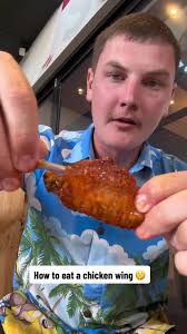 Pwoahhhh 🍗 🐓 #chickenwinghack #easyeating #food #foodoftiktok #yum #...