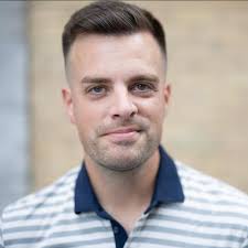 Un entraîneur déçu et un pilote soulagé... Éric Veilleux des Remparts et  Alexis Loiseau des Olympiques.