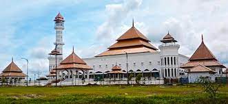 Anda hanya perlu pergi ke masjid kristal hijau di terengganu yang begitu indah apabila dipancarkan sinar mentari. Senarai Masjid Di Malaysia Wikiwand